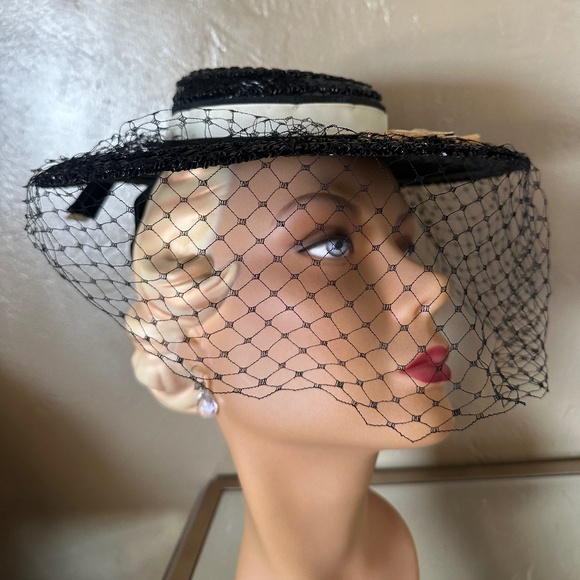 MARVELOUS 1940s\' BLACK STRAW TILT HAT WITH CREAM GROSGRAIN BAND/TASSELS + VEIL main image 9